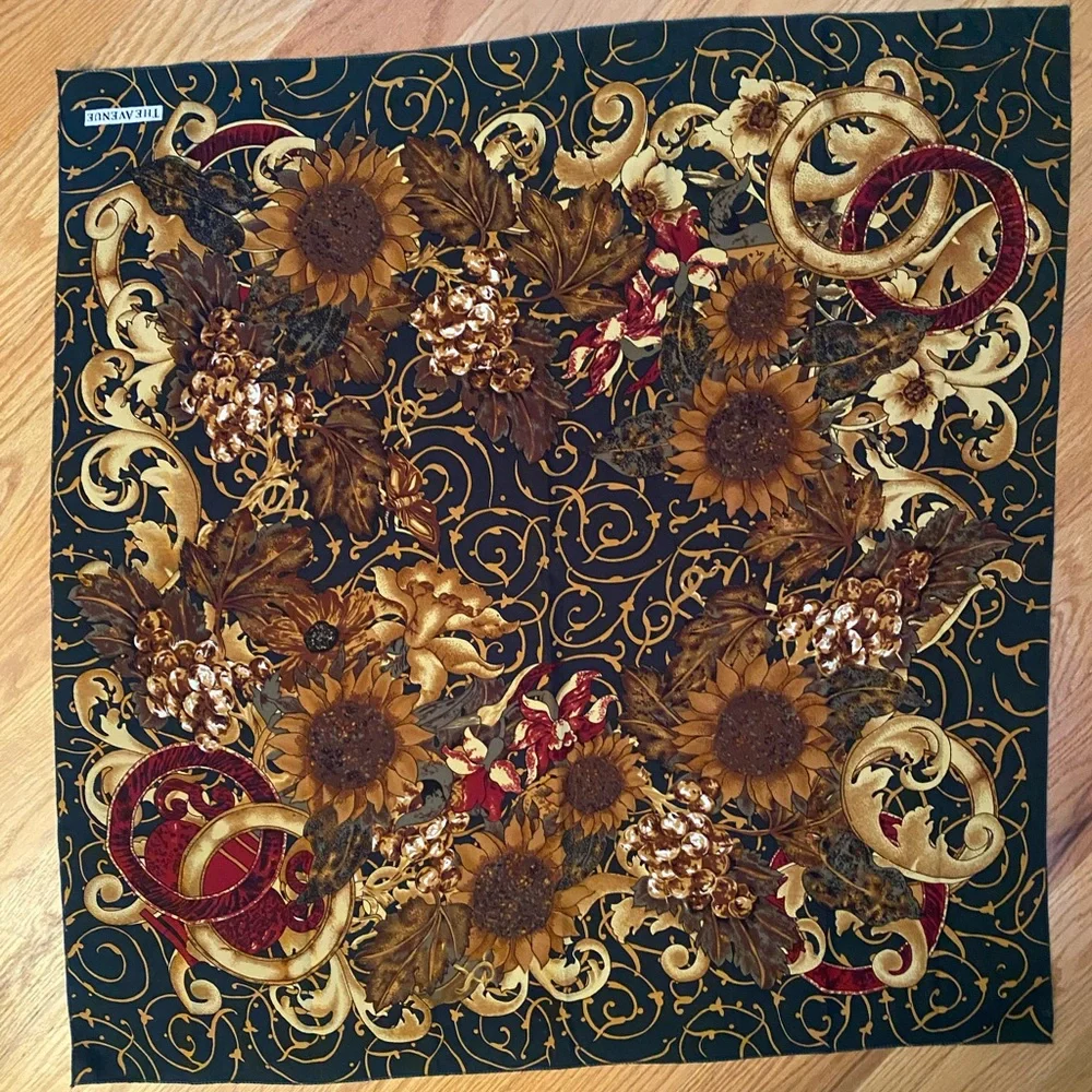 The Avenue scarf